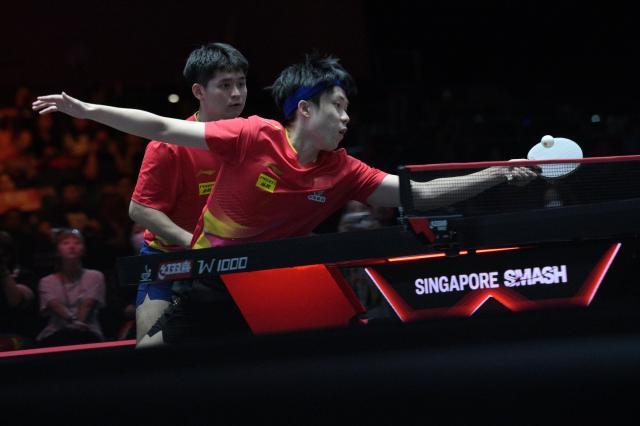 1739027208162051774.jpg (体育)(7)乒乓球——WTT新加坡大满贯:王楚钦_林诗栋夺得男双冠军XxjpseC007842_20250208_PEPFN0A001.jpg